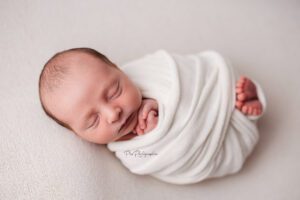 Dubai Newborn Photographer | Newborn Photography Dubai | Dubai Baby Photographer | PBS Photographie