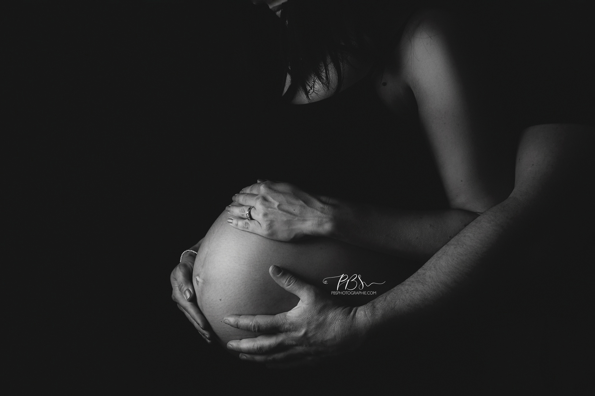 Dubai Maternity Photograp her | Maternity Photographer Dubai | PBS Photographie | www.pbsphotographie.com 15