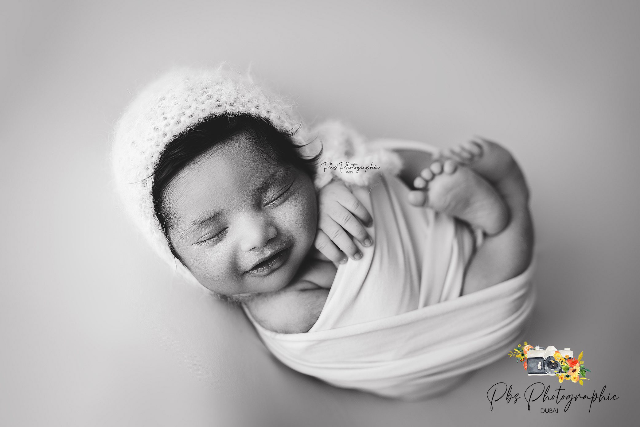 Dubai Newborn Photographer | Newborn Photographer Dubai | Dubai Baby Photographer | PBS Photographie
